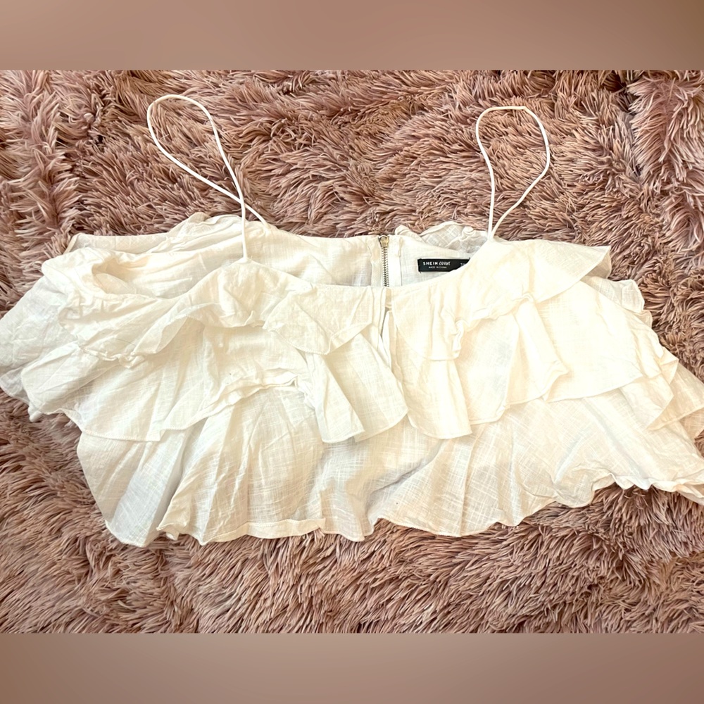 ✨ SHEIN off white ruffled cropped top